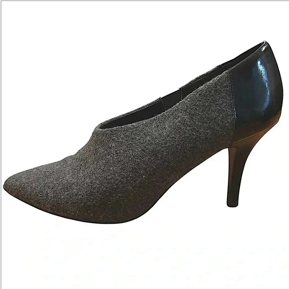 Tahari Korin Suede Bootie Heel Women's
Size 8.5